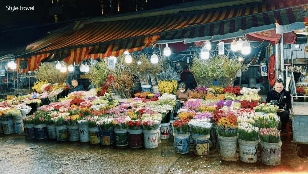 Quang Ba Flower Market