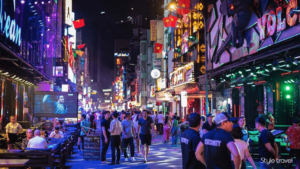Experience the Nightlife Buzz on Bui Vien