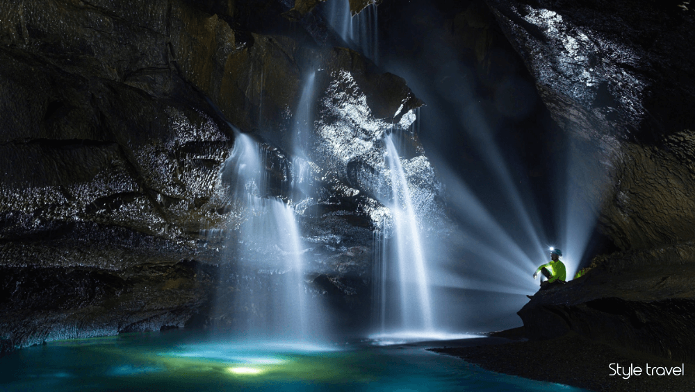Va Cave and Nuoc Nut Cave