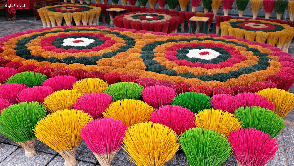 Visit Thuy Xuan Incense Village