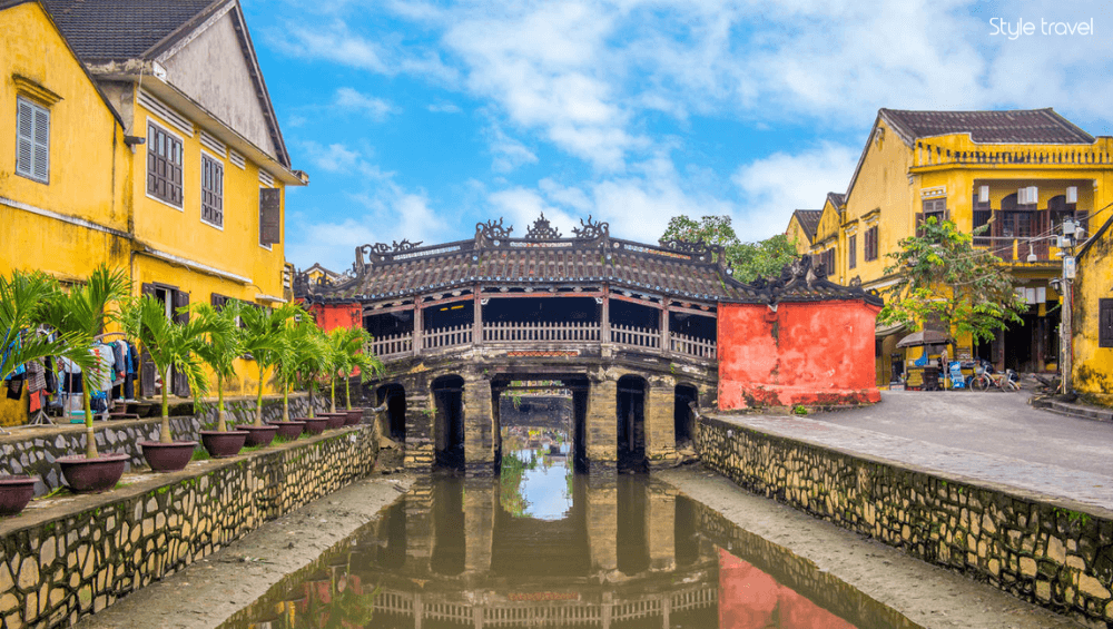 Visit the Japanese Covered Bridge (Chua Cau)
